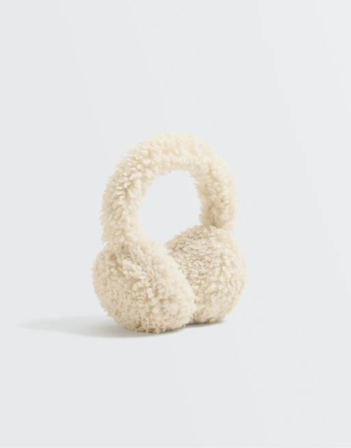 OYSHO Cache-oreilles en imitation peau de mouton écru, 2 de 4