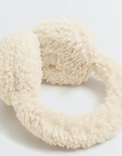 OYSHO Cache-oreilles en imitation peau de mouton écru, 4 de 4