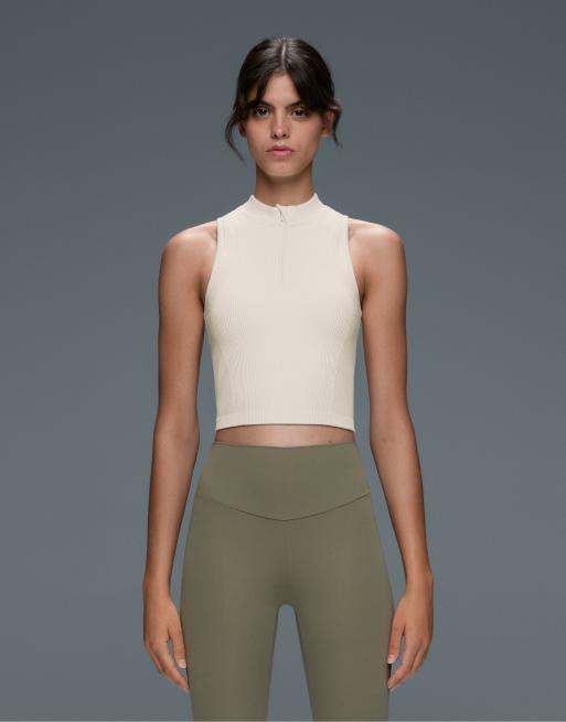 OYSHO canotta senza maniche seamless a coste con mezza zip in écru chiaro, 2 di 7