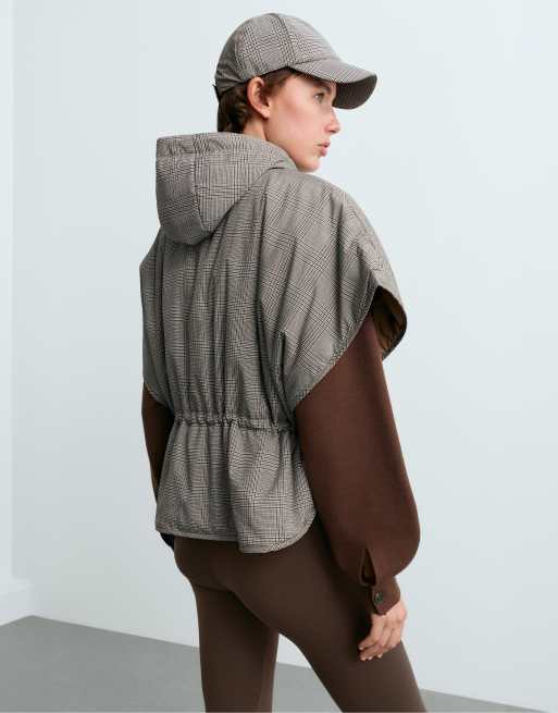 OYSHO Check cape-style quilted gilet in camel, 4 of 6