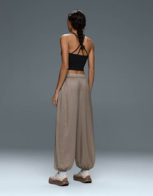 OYSHO Checked technical bloomer trousers in mink grey, 4 of 7