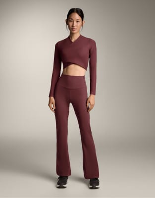 OYSHO - Comfortlux - Ausgestellte, gerippte Hose in Rot mit hohem Bund