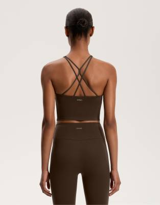 Oysho - Comfortlux - Débardeur à bretelles avec bonnets - Marron clair | ASOS