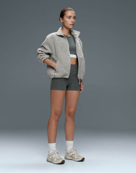 OYSHO Comfortlux High-Rise 10 cm Hot Pants in Dunkelgrau - view 1