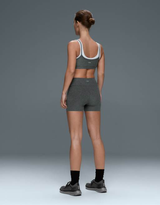 OYSHO Comfortlux High-Rise 10 cm Hot Pants in Dunkelgrau, 4 von 7