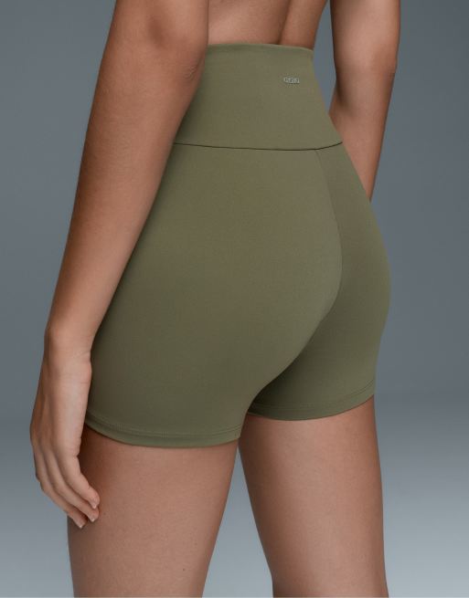 OYSHO Comfortlux High-Rise 10 cm Hot Pants in Grün, 3 von 7
