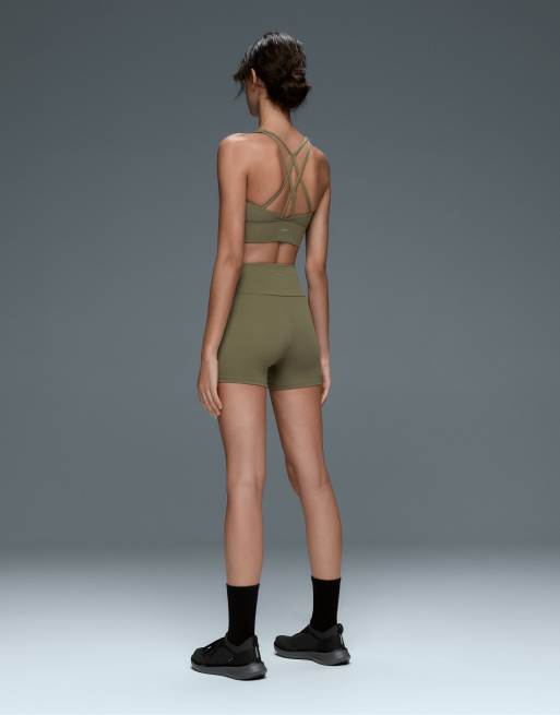 OYSHO Comfortlux High-Rise 10 cm Hot Pants in Grün, 4 von 7