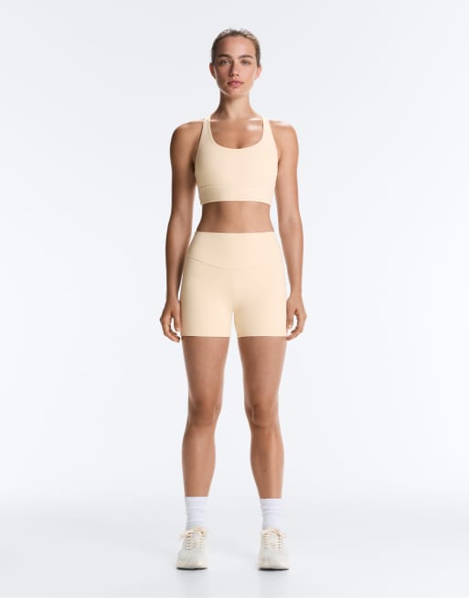 OYSHO Comfortlux High-Rise 10 cm Hot Pants in Sand, 2 von 7