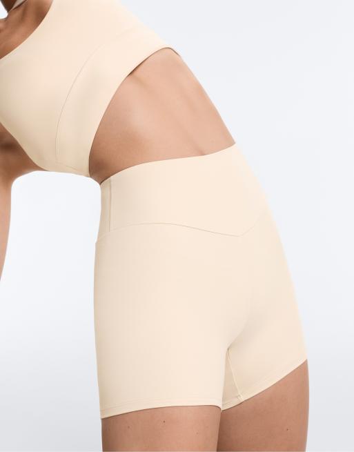 OYSHO Comfortlux High-Rise 10 cm Hot Pants in Sand, 7 von 7
