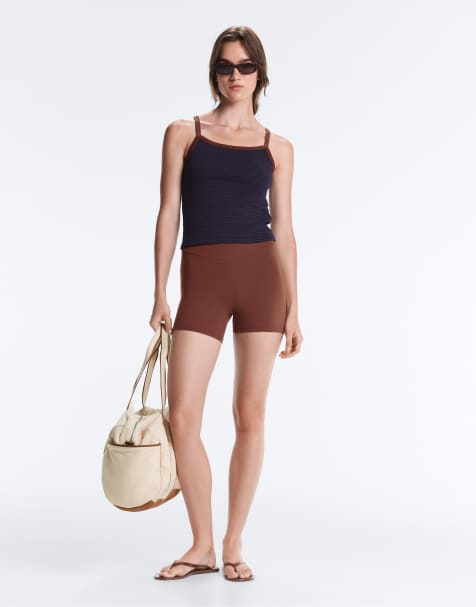 OYSHO Comfortlux High-Rise 10 cm Hotpants in Braun - view 1
