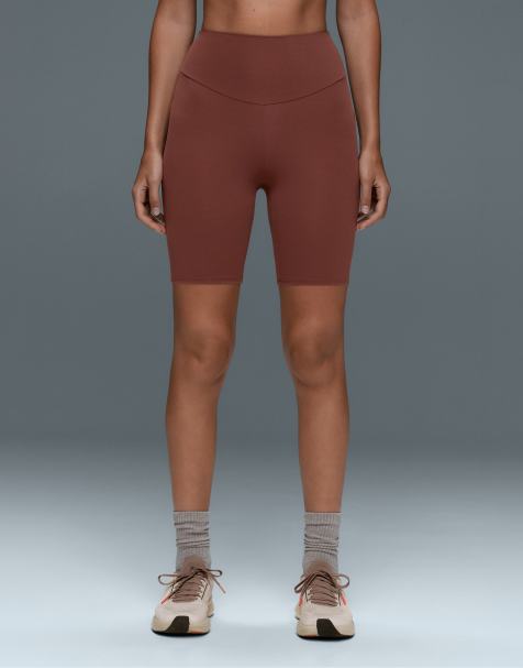 OYSHO Comfortlux High-Rise 20 cm kurze Leggings in Braun - view 1