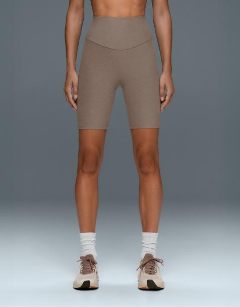OYSHO Comfortlux high-rise 20cm short leggings in brown - view 1