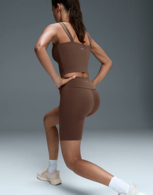 OYSHO Comfortlux high-rise 20cm short leggings in cocoa, 3 of 5