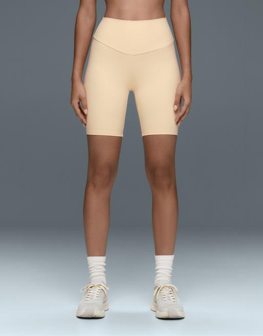 OYSHO Comfortlux high-rise 20cm short leggings in cream, 2 of 7