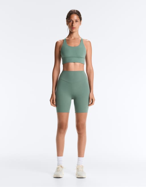 OYSHO Comfortlux high-rise 20cm short leggings in green, 2 of 7