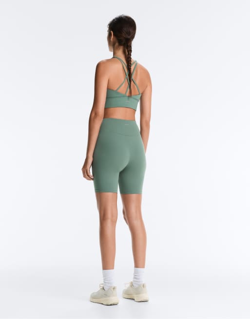 OYSHO Comfortlux high-rise 20cm short leggings in green, 4 of 7