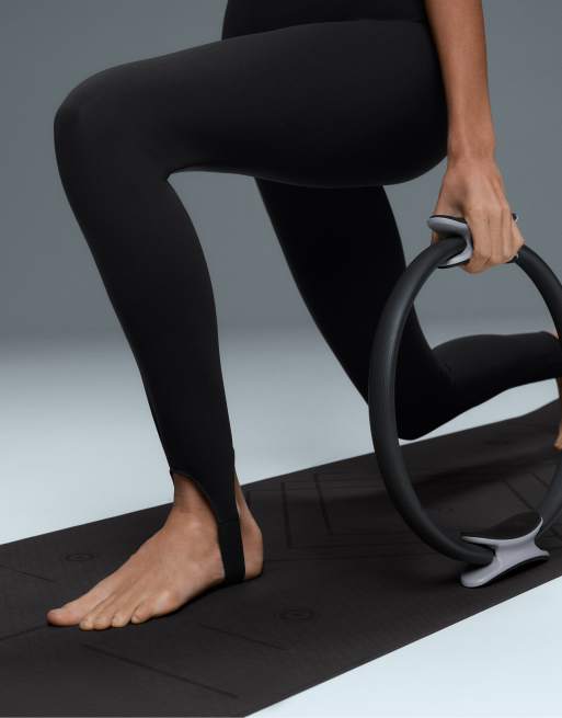 OYSHO Comfortlux high rise 65cm ankle-length stirrup leggings in black, 4 of 6