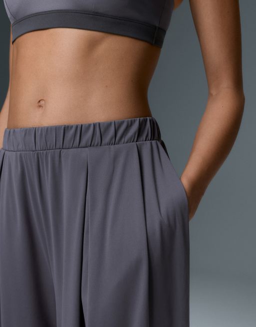 OYSHO Comfortlux high-waisted pleated joggers in grey, 2 of 4