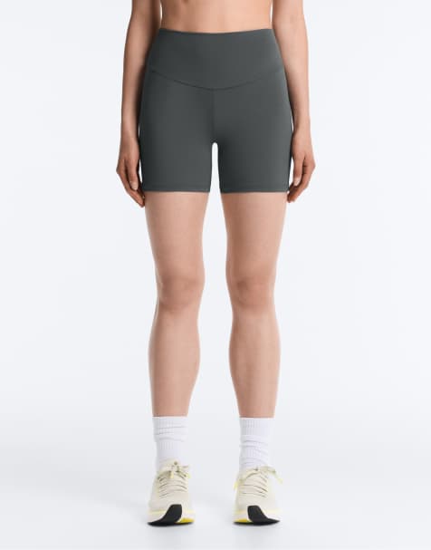 OYSHO Comfortlux højtaljede hotpants 10 cm i grå - view 1