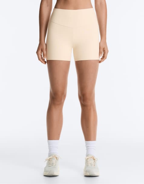OYSHO Comfortlux hög midja 10 cm hotpants i sand - view 1