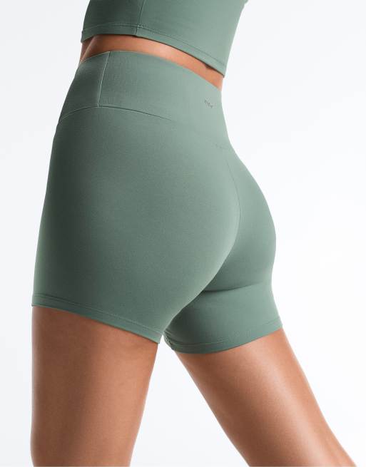 OYSHO – Comfortlux – Hotpants in Grün mit hohem Bund, 10 cm, 3 von 7
