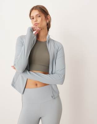 OYSHO - Comfortlux - Jacke aus geripptem Funktionsmaterial in verwaschenem Blaugrau