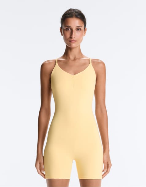 OYSHO – Comfortlux – Kurzer Jumpsuit in Blassgelb mit Knotendetail - view 1
