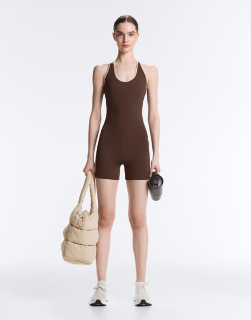 OYSHO – Comfortlux – Kurzer Jumpsuit in Dunkelbraun mit Paspelierung, 3 von 4