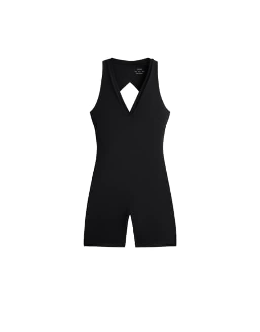 OYSHO – Comfortlux – Kurzer Jumpsuit in Schwarz mit Rückenausschnitt, 5 von 5