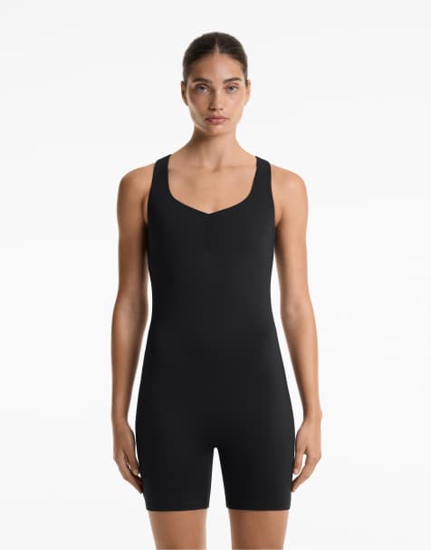 Oysho – Comfortlux – Kurzer Jumpsuit in Schwarz mit überkreuztem Rücken - view 1