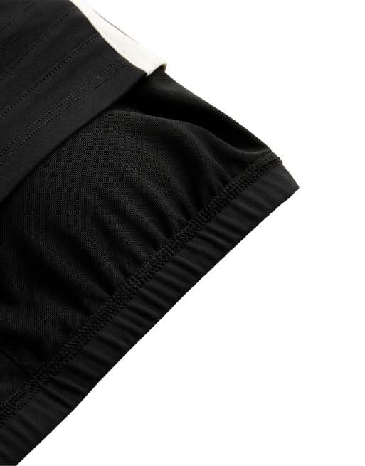 OYSHO Comfortlux linne med kontrasterande kantband i svart, 6 av 7