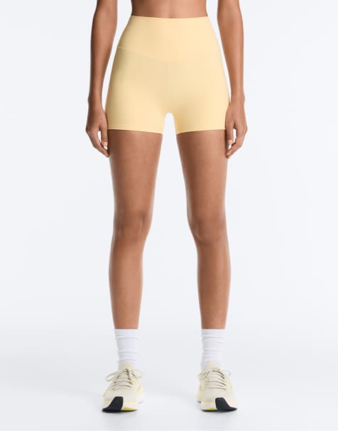 OYSHO – Comfortlux – Ljusgula hotpants med hög midja på 10cm - view 1