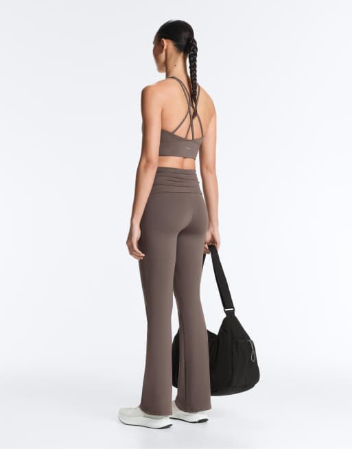 OYSHO - Comfortlux - Pantalon évasé à taille haute drapée - Gris taupe, 3 de 4
