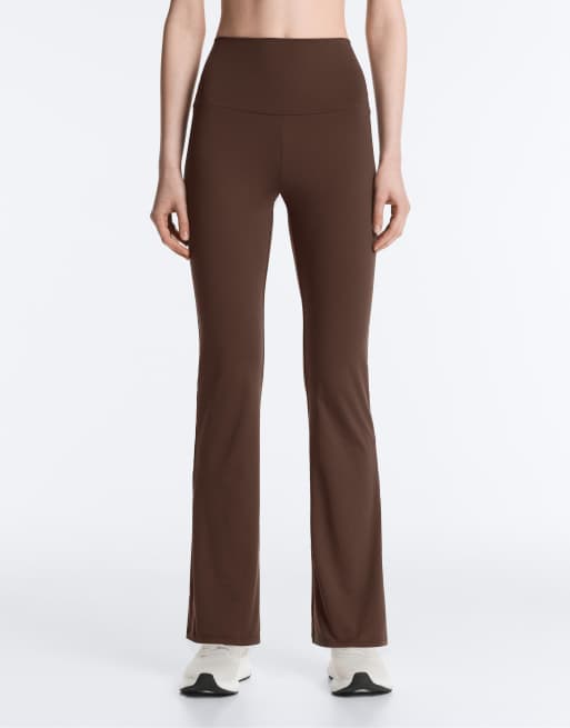 OYSHO - Comfortlux - Pantalon évasé à taille haute - Marron foncé, 4 de 4