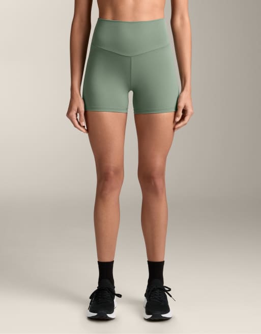 OYSHO - Comfortlux - Pantaloncini hotpant da 10 cm a vita alta color verde slavato