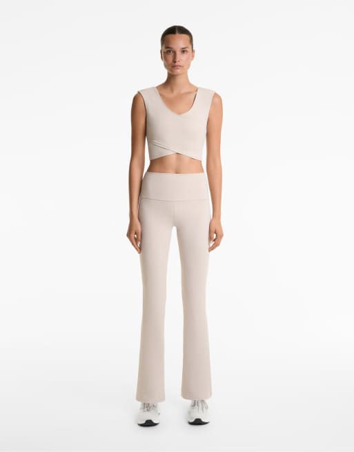 OYSHO - Comfortlux - Pantaloni a zampa color visone pallido a vita alta