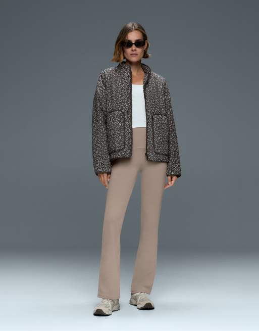 OYSHO Comfortlux pantaloni flare a vita alta in stone, 2 di 6