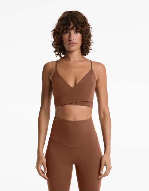 OYSHO - Comfortlux - Reggiseno sportivo a sostegno medio marrone con fascette incrociate