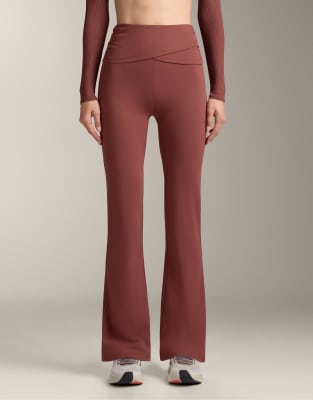 OYSHO - Comfortlux - Schlaghose in Maulwurfsbraun mit hohem Bund und drapierter Taille-Brown