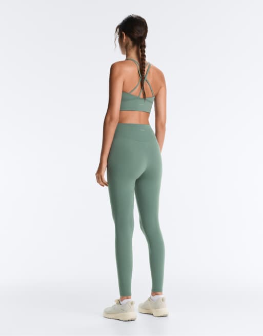 OYSHO – Comfortlux – Sport-BH in Grün mit mittlerer Stützfunktion und Körbchen, 3 von 7