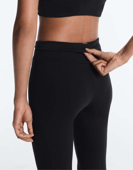 OYSHO Comfortlux super high-rise 50cm capri leggings in black, 3 of 4