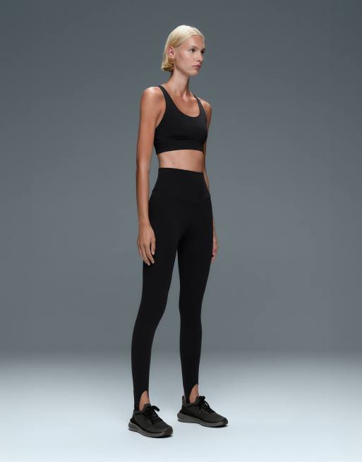 OYSHO Comfortlux super high rise ankle-length stirrup leggings in black, 3 of 7