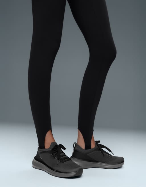 OYSHO Comfortlux super high rise ankle-length stirrup leggings in black, 6 of 7