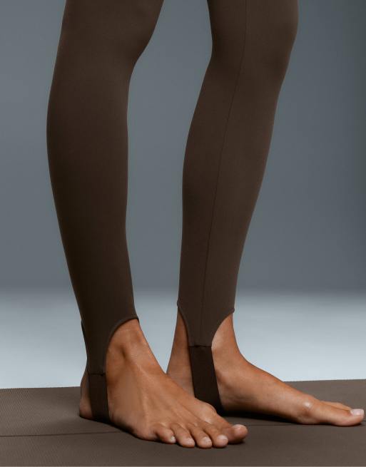 OYSHO Comfortlux super high rise ankle-length stirrup leggings in brown, 3 of 7