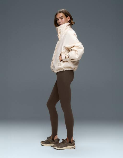 OYSHO Comfortlux super high rise ankle-length stirrup leggings in brown, 5 of 7