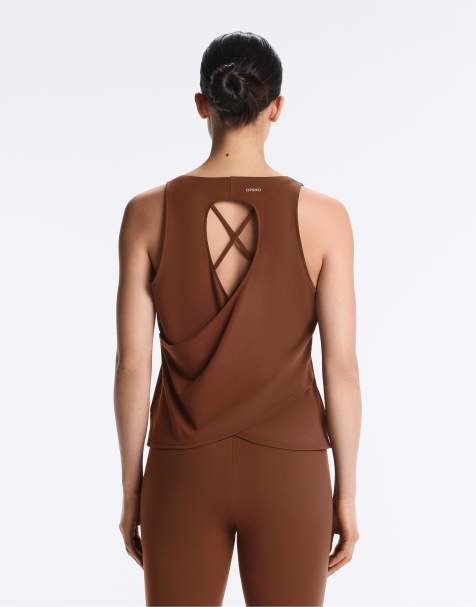 OYSHO – Comfortlux – T-Shirt in Kaffeebraun mit überkreuztem Rückendetail - view 1