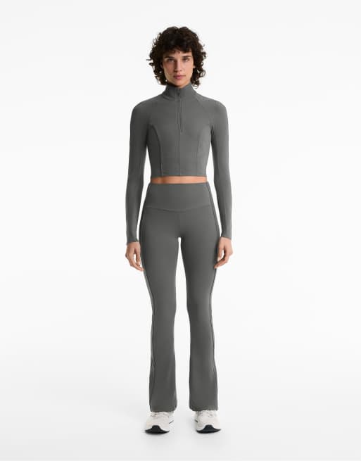 OYSHO - Comfortlux - Top a maniche lunghe grigio antracite scuro con dettagli a coste sui lati