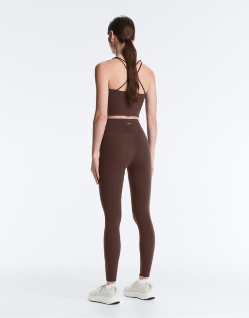 OYSHO - Comfortlux - Top senza maniche marrone scuro con coppe e fascette sottili, 3 di 4