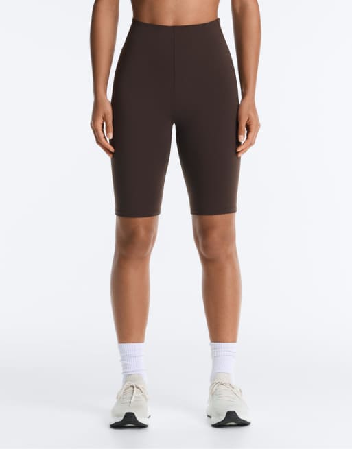 Oysho – Compressive Core Control – Shorts in Braun mit hohem Bund, 25 cm Schrittlänge, 2 von 4