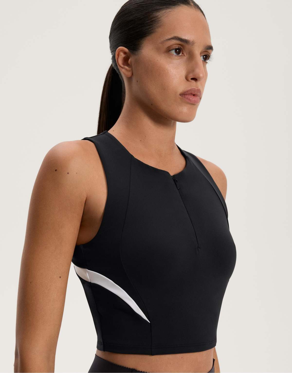 OYSHO Compressive lines tank top in black